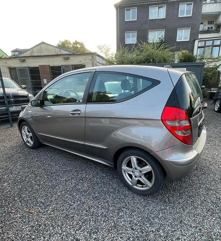 Grau Gebraucht 2007 Mercedes A200 Limousine | 2.700 € (Fairer Preis) - Bild 1/4