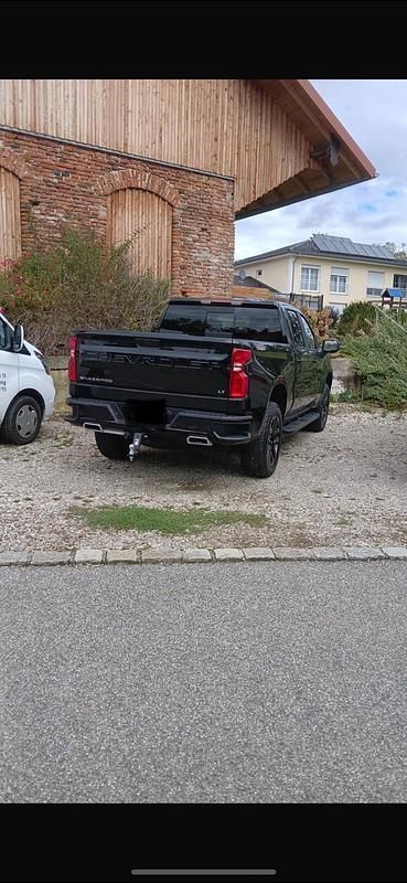 Schwarz Gebraucht 2024 Chevrolet Silverado LT SUV | 61.000 € - Bild 1/1