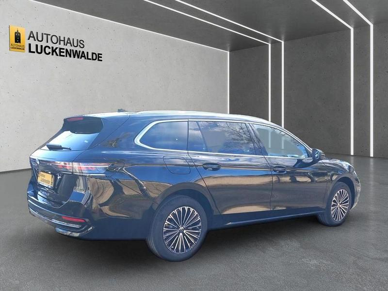 Gebraucht VW Passat IQ Drive 150 PS (110 kW) 2025 Schwarz Kombi