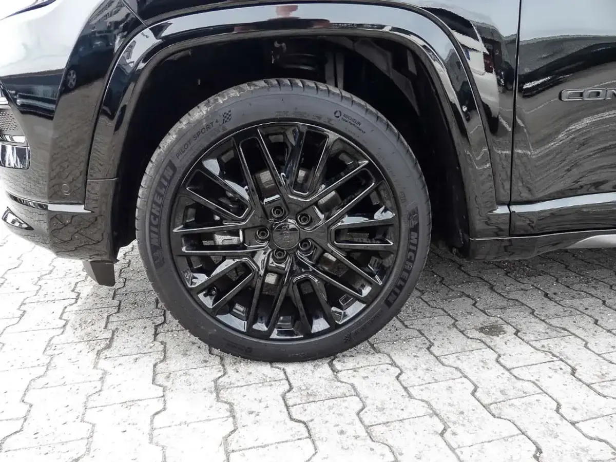 Gebraucht Jeep Compass 131 PS (96 kW) 2024 Schwarz SUV