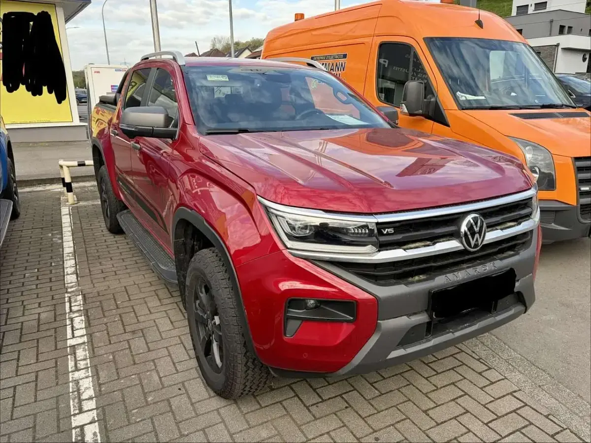 Gebraucht VW Amarok PanAmericana 241 PS (177 kW) 2025 Deep red metallic Pickup