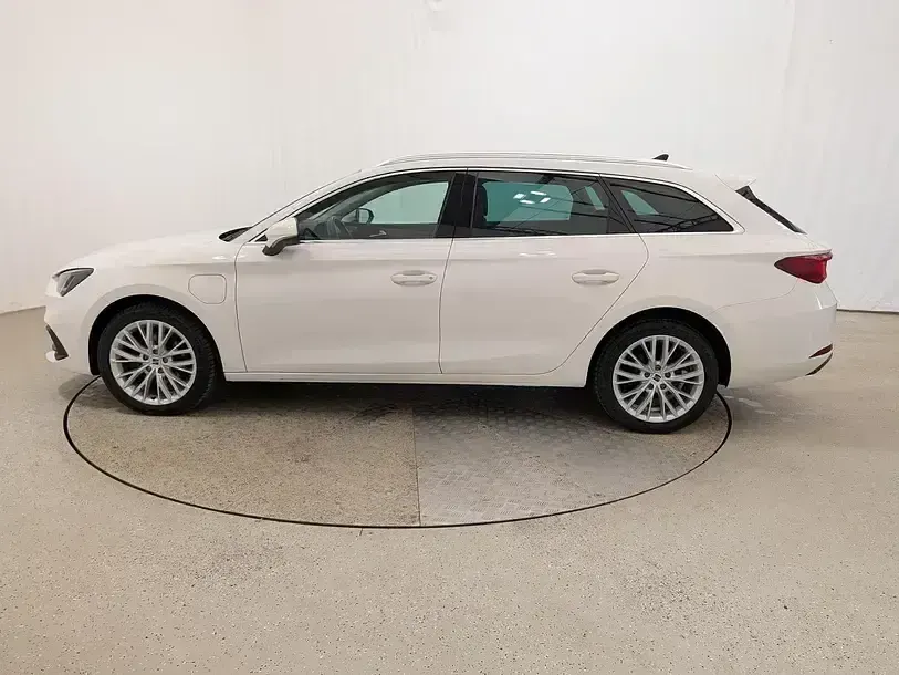Gebraucht Seat Leon XCELLENCE 204 PS (150 kW) 2022 Weiß Limousine