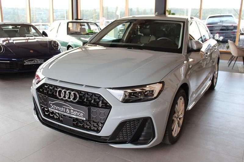 Grau Gebraucht 2024 Audi A1 Sportback S-Line Kleinwagen | 24.990 € (Fairer Preis) - Bild 1/4