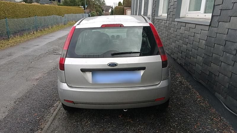 Gebraucht Ford Fiesta 60 PS (44 kW) 2005 Silber Kleinwagen
