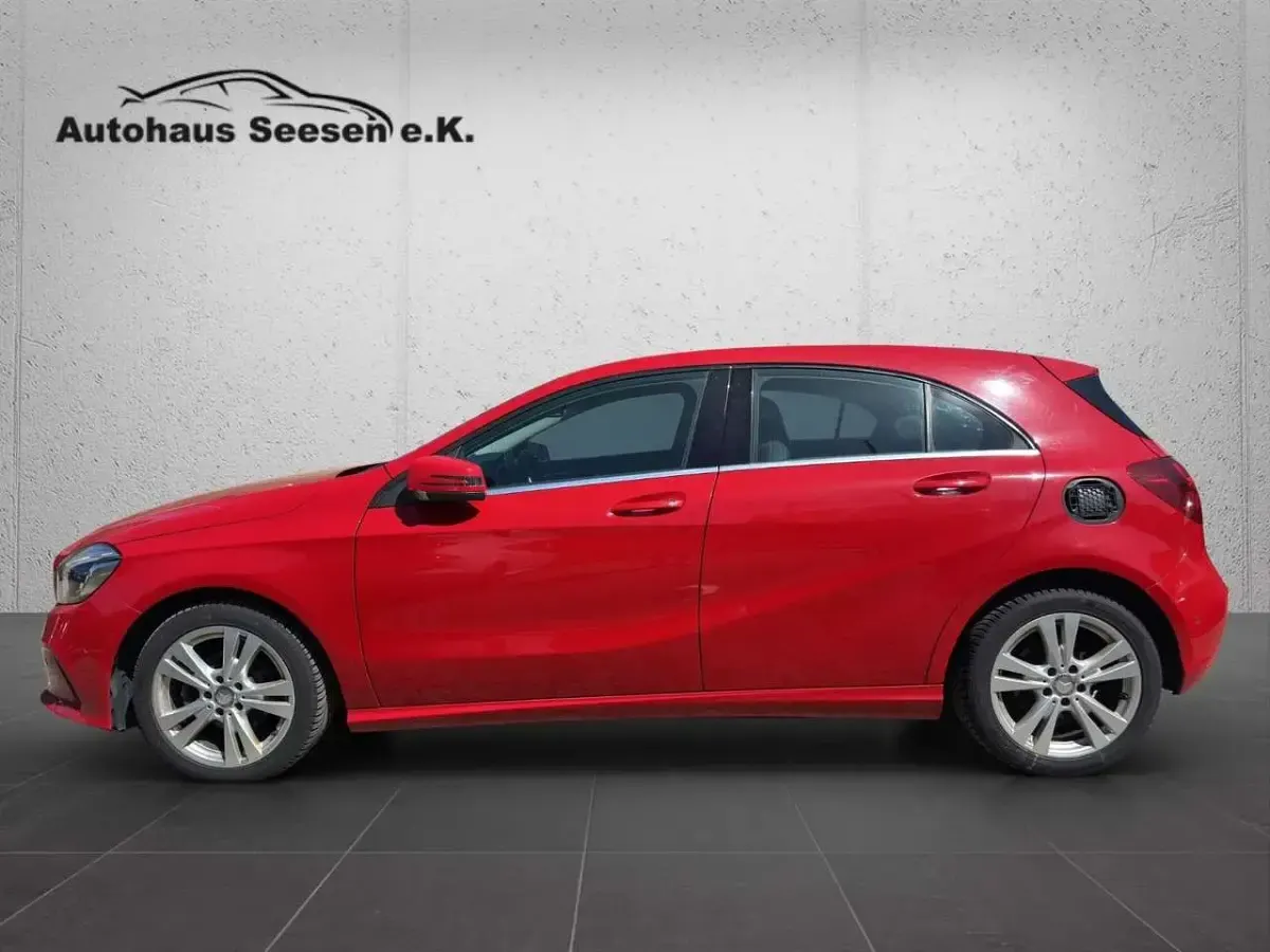 Gebraucht Mercedes A180 109 PS (80 kW) 2016 Rot Limousine