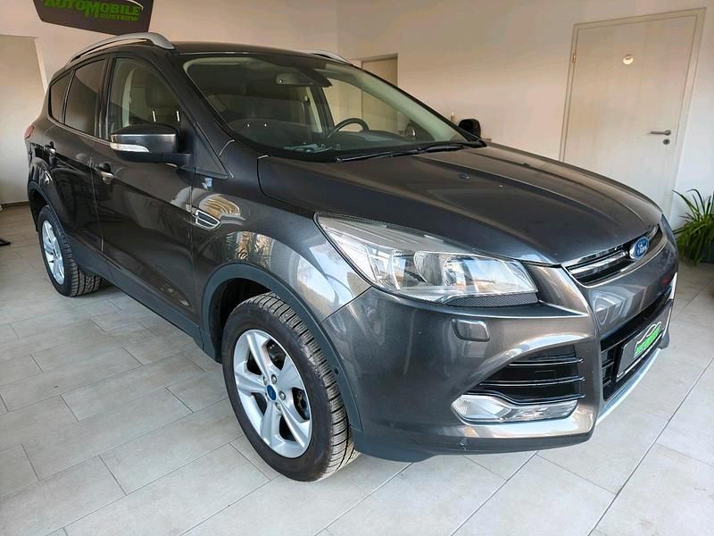 Gebraucht Ford Kuga 150 PS (110 kW) 2015 Grau SUV