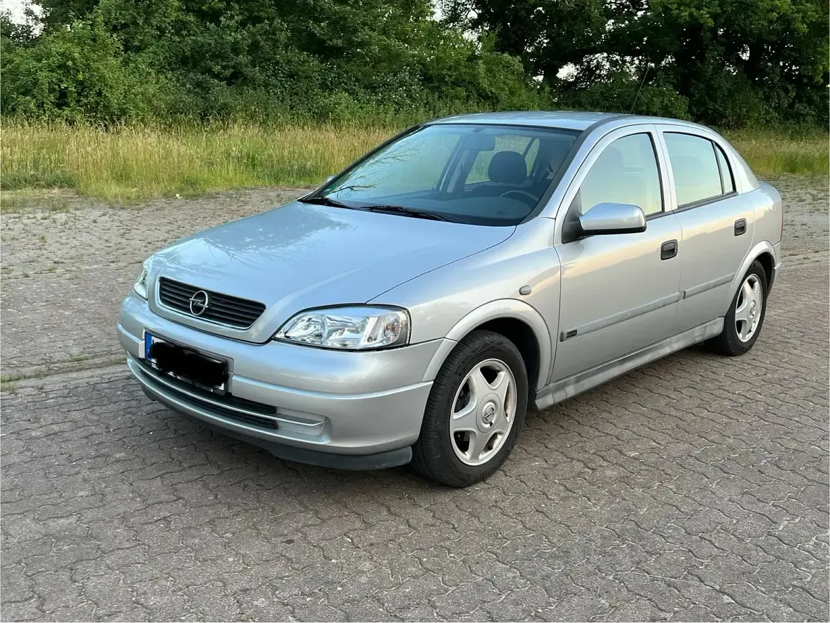 Gebraucht Opel Astra 75 PS (55 kW) 1999 Silber Limousine