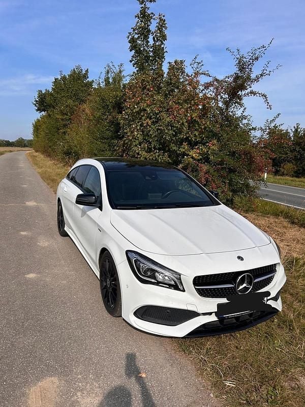 Weiß Gebraucht 2019 Mercedes CLA180 Shooting Brake Kombi | 20.999 € (Fairer Preis) - Bild 1/4