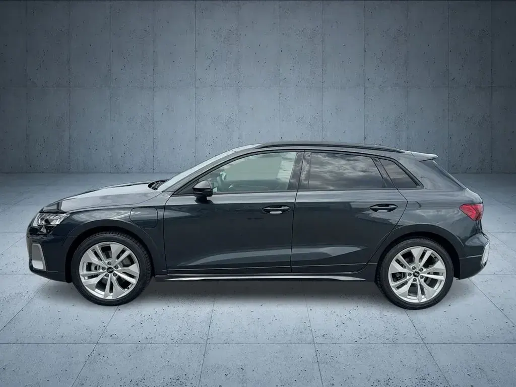 Gebraucht Audi A3 e-tron Sport 150 PS (110 kW) 2025 Grau Kleinwagen