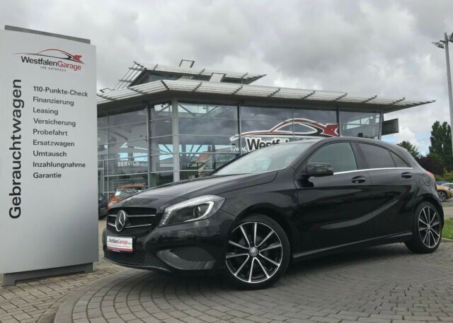 Schwarz metallic Gebraucht 2015 Mercedes A180 Style Limousine | 13.990 € (Teuer) - Bild 1/4