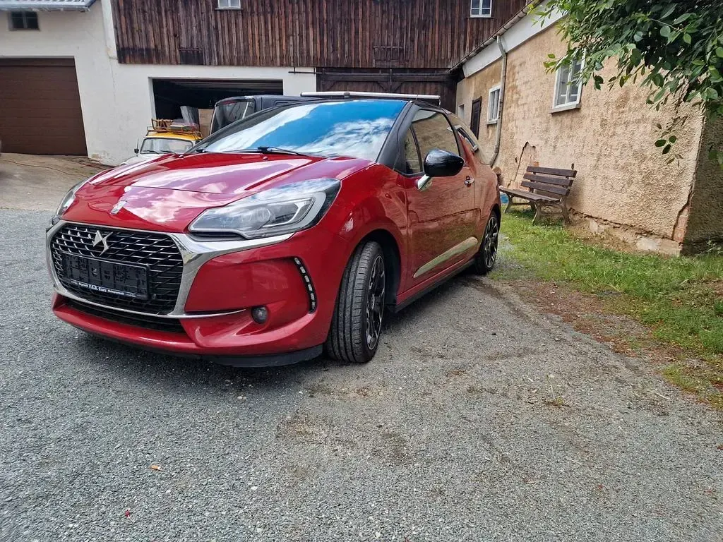 Gebraucht Citroën DS3 PureTech 110 PS (80 kW) 2018 Rot Limousine