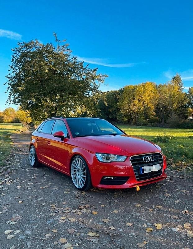 Gebraucht Audi A3 Sportback 125 PS (91 kW) 2015 Rot Kleinwagen