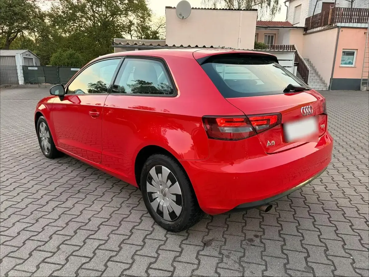 Gebraucht Audi A3 Attraction 105 PS (77 kW) 2013 Rot Kleinwagen