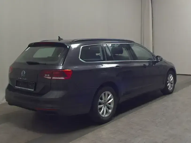 Gebraucht VW Passat Business 150 PS (110 kW) 2023 Mangangrau metallic Kombi