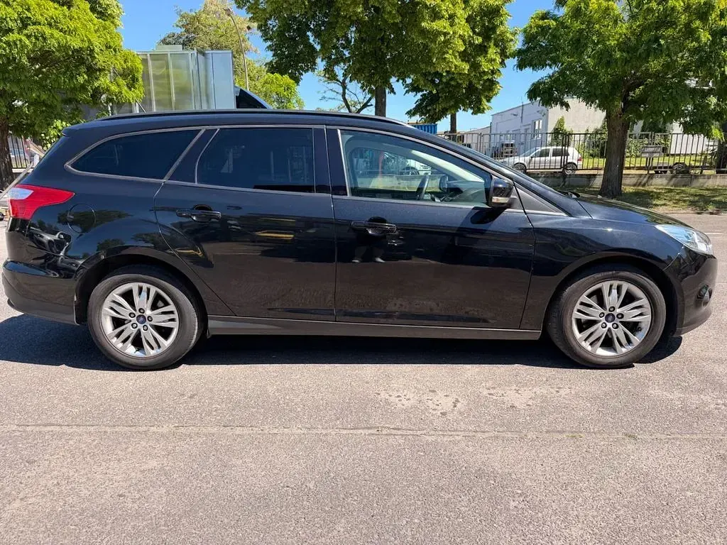 Używany Ford Focus 125 KM (91 kW) 2013 Czarny Sedan/Limuzyna