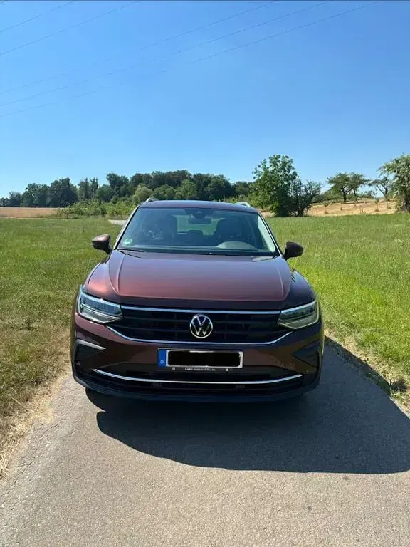Gebraucht VW Tiguan Life 150 PS (110 kW) 2023 Braun SUV