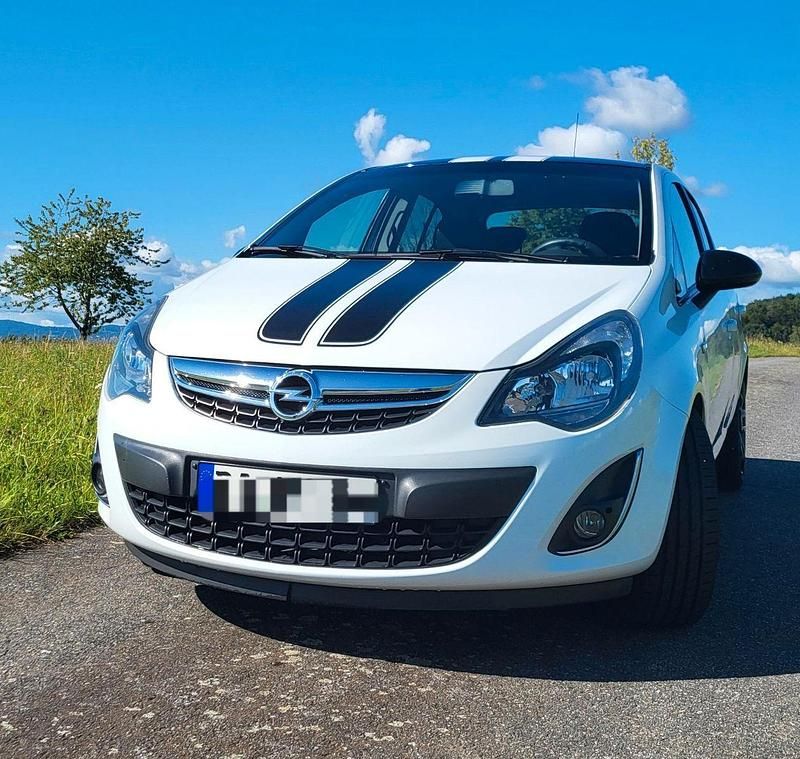 Weiß Gebraucht 2014 Opel Corsa Color Edition Kleinwagen | 3.500 € (Fairer Preis) - Bild 1/4