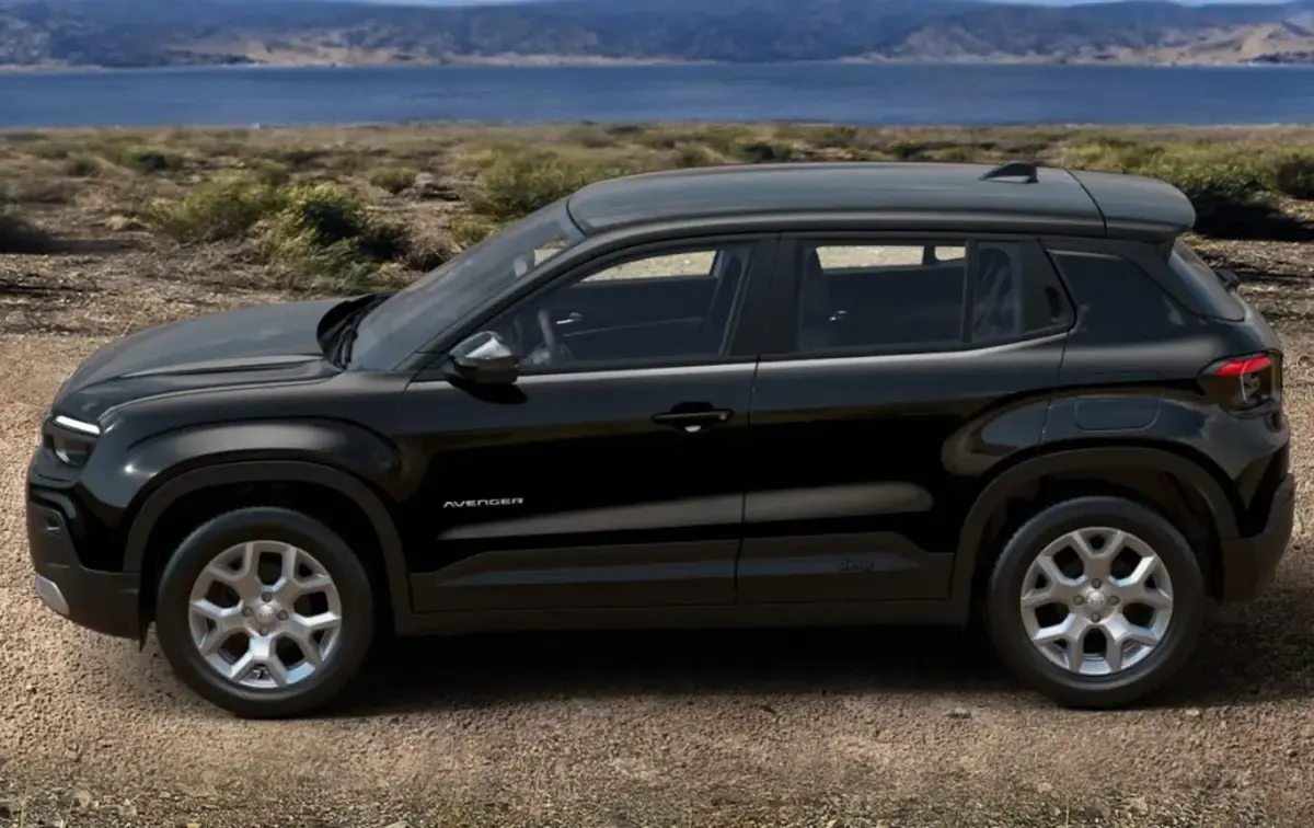 Neu Jeep Avenger Altitude 110 PS (80 kW) 2025 Volcano black SUV