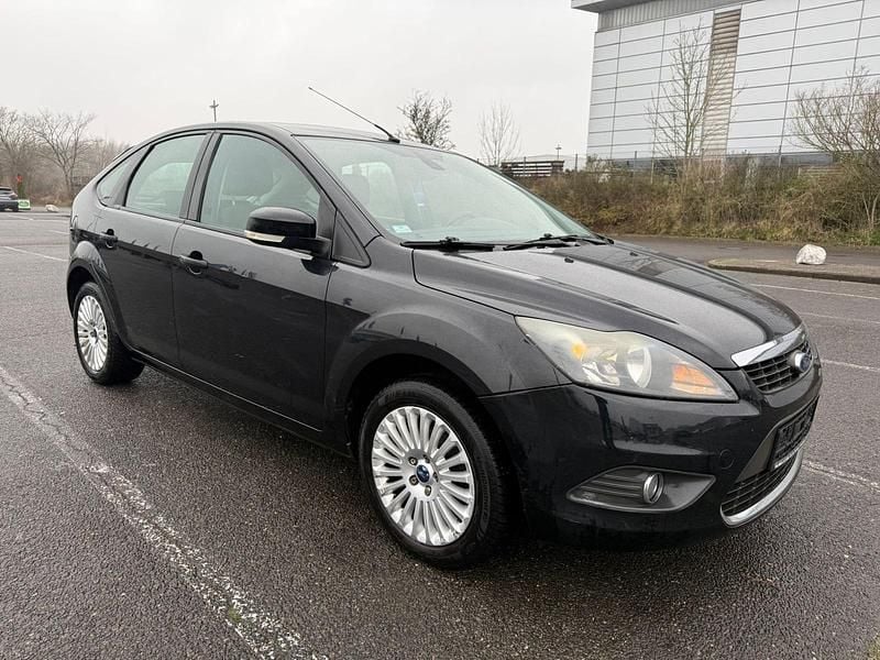 Schwarz Gebraucht 2009 Ford Focus Limousine | 2.650 € (Fairer Preis) - Bild 1/4
