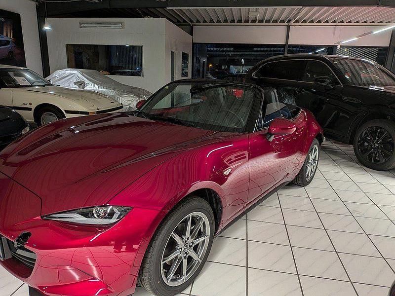 Neu Mazda MX5 Exclusive-Line 132 PS (97 kW) 2025 Soul red crystal m Cabrio