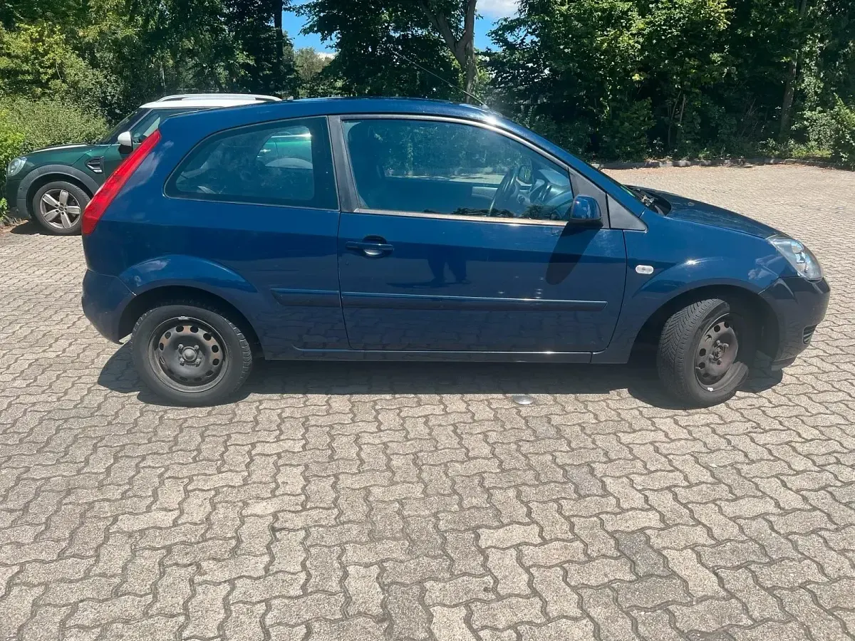 Gebraucht Ford Fiesta 60 PS (44 kW) 2008 Blau Kleinwagen