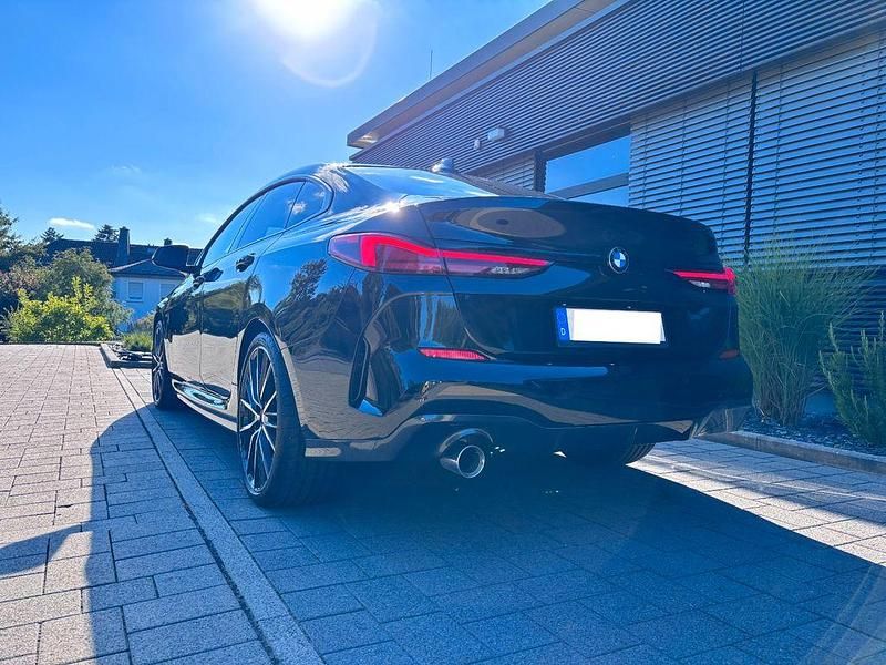 Schwarz Gebraucht 2020 BMW 218 Shadowline Coupé | 25.900 € (Teuer) - Bild 1/4