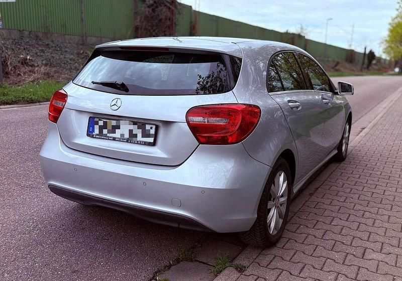 Gebraucht Mercedes A180 122 PS (89 kW) 2013 Kleinwagen