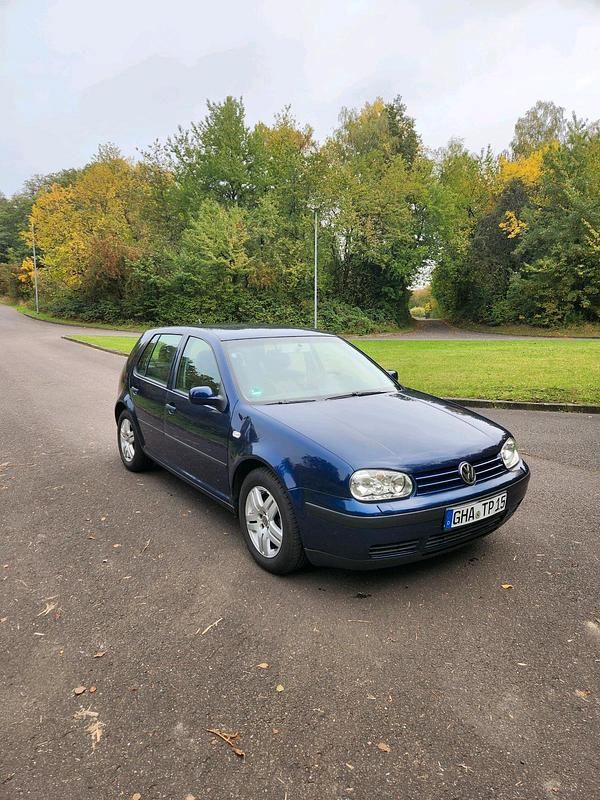 Blau Gebraucht 2002 VW Golf IV Kleinwagen | 1.300 € (Fairer Preis) - Bild 1/4