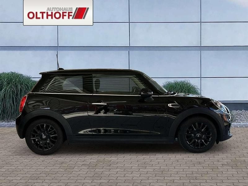 Gebraucht Mini Cooper 136 PS (100 kW) 2019 Midnight black metallic Kleinwagen