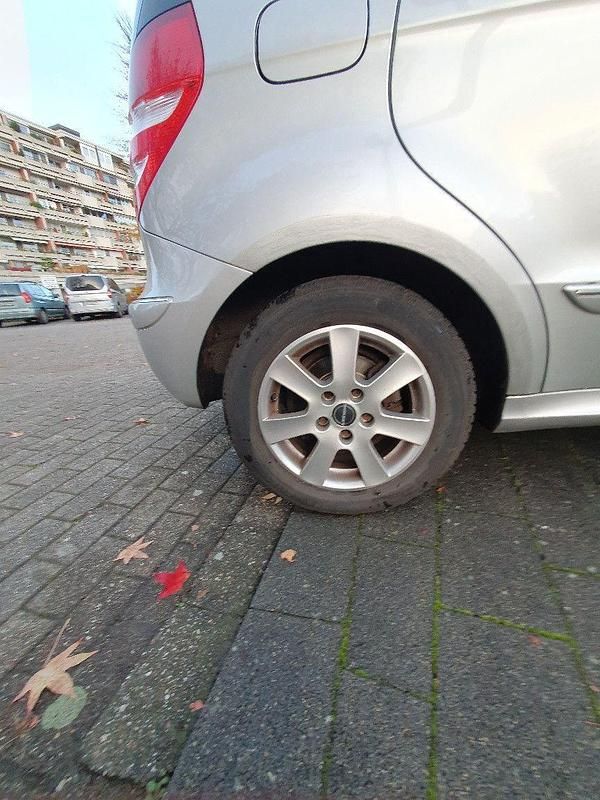 Gebraucht Mercedes A170 Elegance 116 PS (85 kW) 2006 Silber Van / Kleinbus