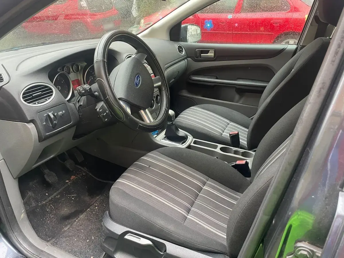 Gebraucht Ford Focus Ambiente 101 PS (74 kW) 2009 Grau Kombi
