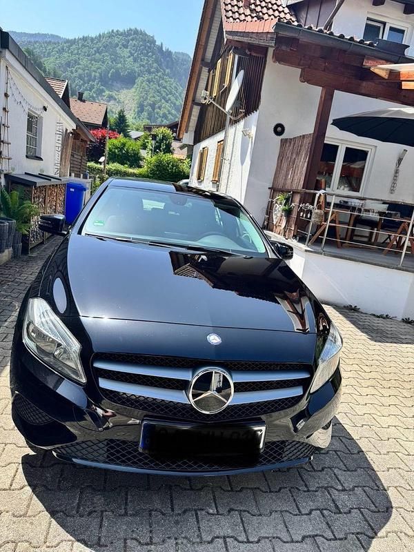 Schwarz Gebraucht 2015 Mercedes A180 StreetStyle Limousine | 10.700 € (Superpreis) - Bild 1/4
