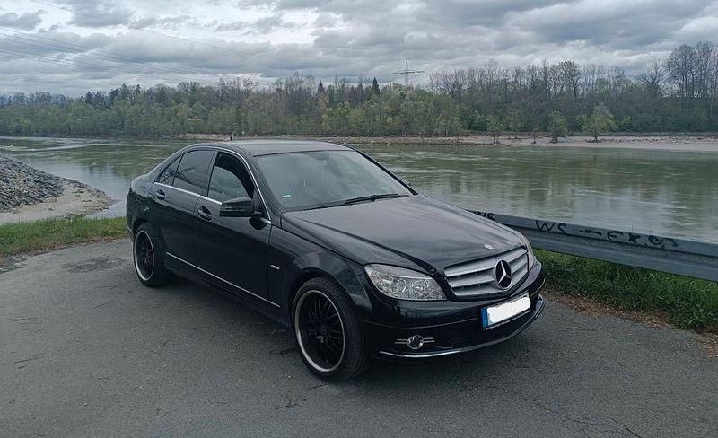 Schwarz Gebraucht 2009 Mercedes C200 Avantgarde Limousine | 6.500 € (Guter Preis) - Bild 1/4
