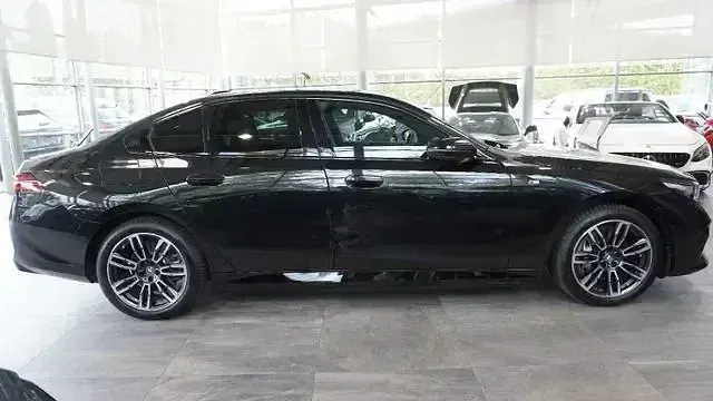 Gebraucht BMW i5 M Sport 289 kW (394 PS) 2025 Schwarz Limousine