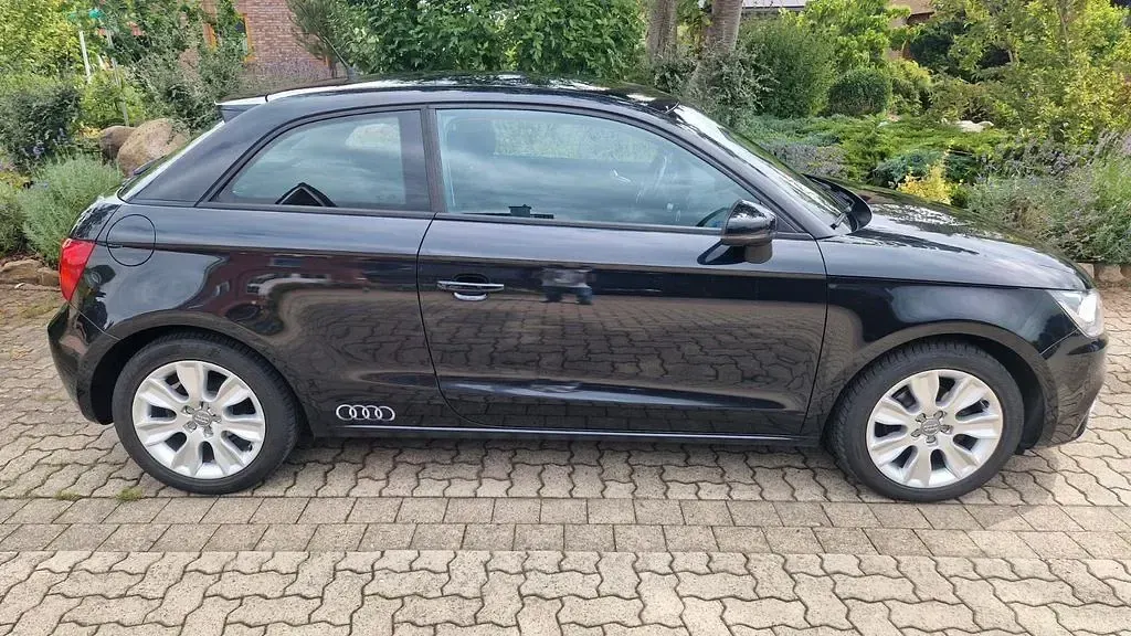 Gebraucht Audi A1 Attraction 86 PS (63 kW) 2012 Schwarz Kleinwagen