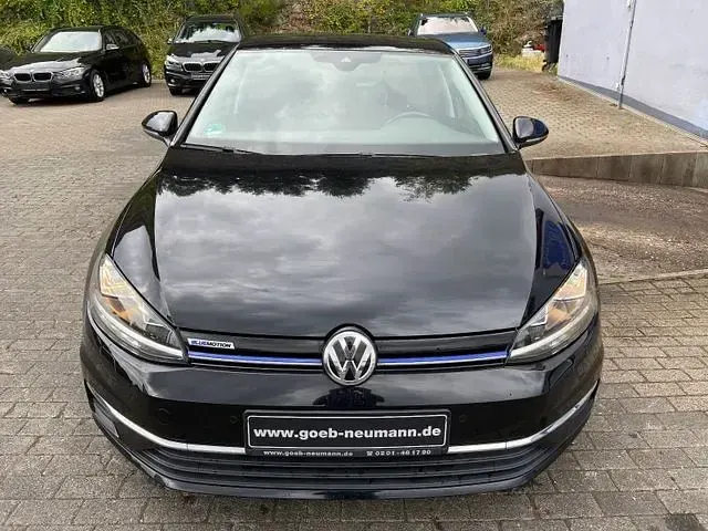 Gebraucht VW Golf VII IQ Drive 131 PS (96 kW) 2019 Schwarz Limousine