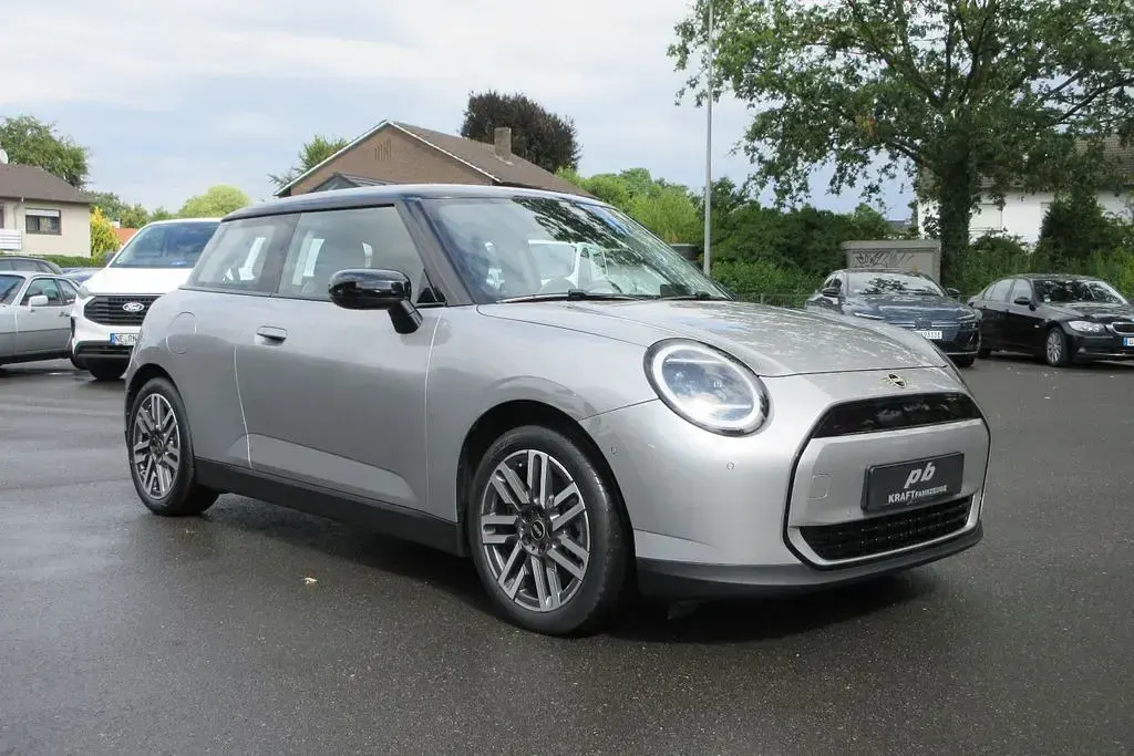 Gebraucht Mini Cooper Classic 135 kW (184 PS) 2024 Melting silver iii Kleinwagen