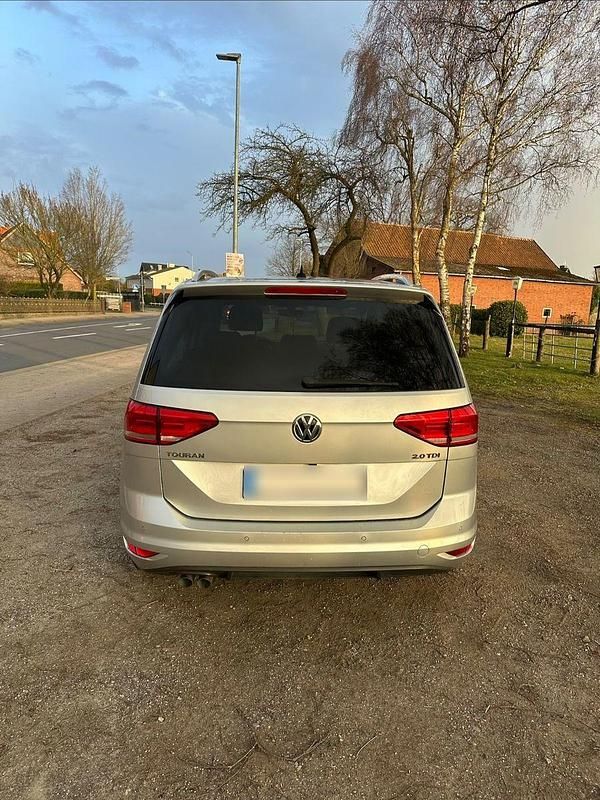 Gebraucht VW Touran 150 PS (110 kW) 2016 Silber Van / Kleinbus