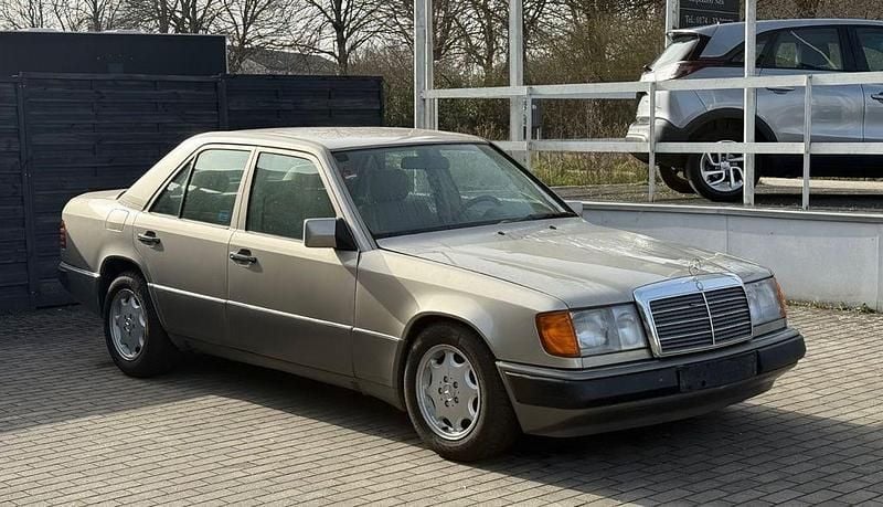 Gebraucht Mercedes E250 90 PS (66 kW) 1991 Grau Limousine