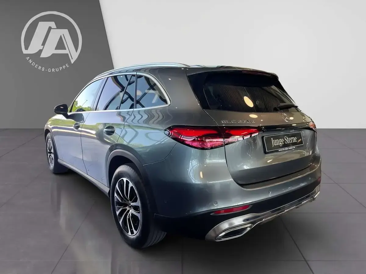 Gebraucht Mercedes GLC220 Avantgarde 197 PS (144 kW) 2023 Selenitgrau SUV