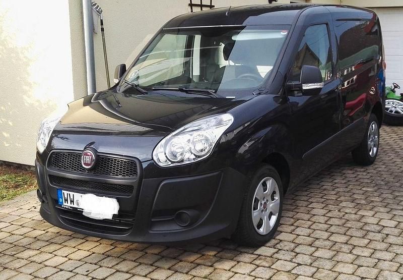 Schwarz Gebraucht 2015 Fiat Doblò Van / Kleinbus | 6.500 € (Fairer Preis) - Bild 1/4