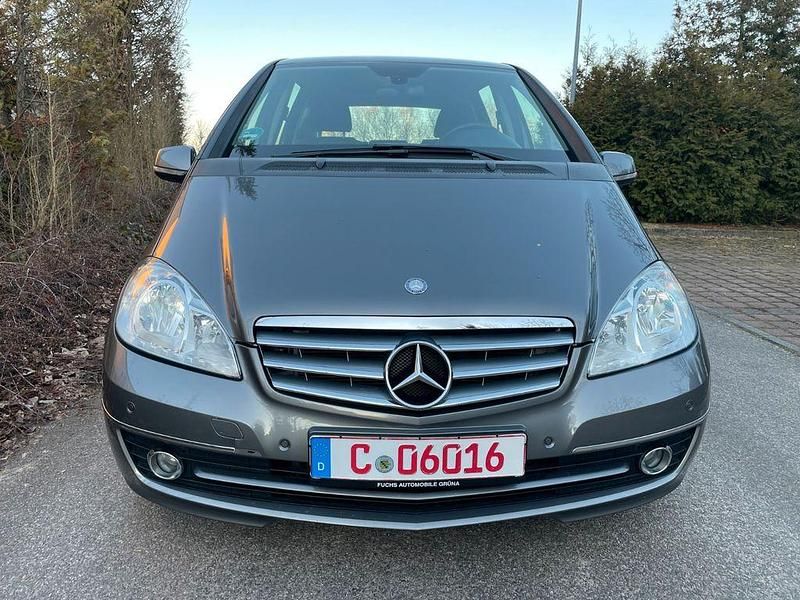 Gebraucht Mercedes A180 116 PS (85 kW) 2011 Grau Limousine