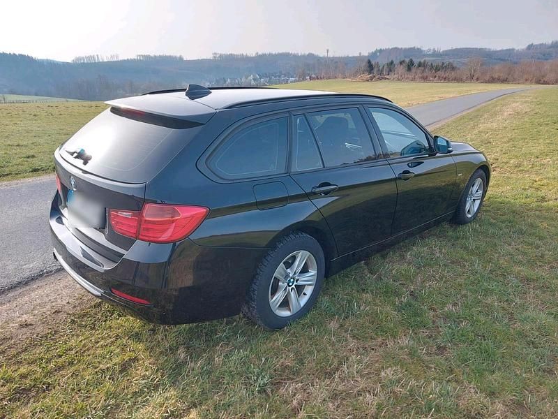 Gebraucht BMW 320 184 PS (135 kW) 2014 Schwarz Kombi