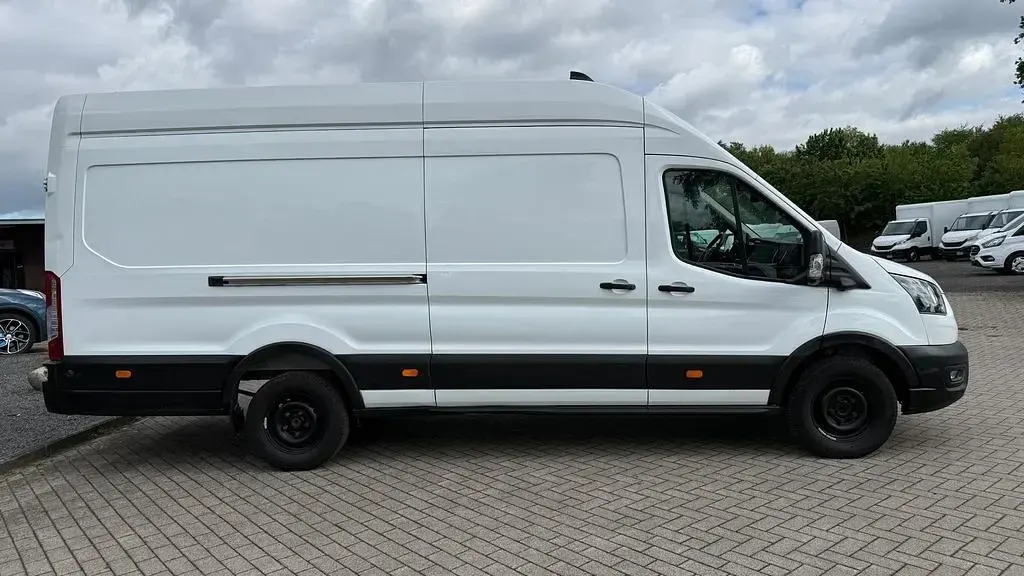 Gebraucht Ford Transit Trend 131 PS (96 kW) 2024 Weiß Limousine