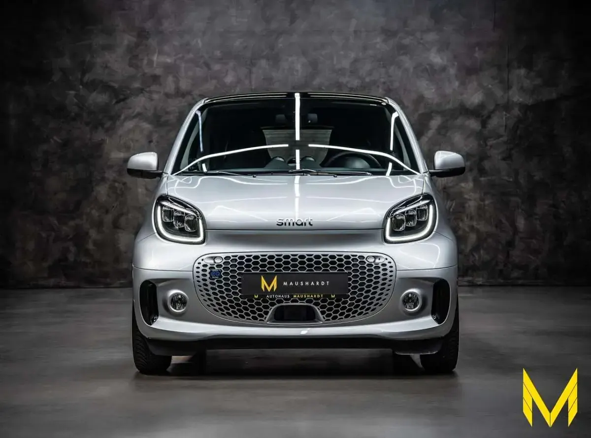 Gebraucht Smart ForTwo Electric Drive Passion Exclusive 60 kW (82 PS) 2024 Silber (cool silver (metallic) (silber)) Coupé