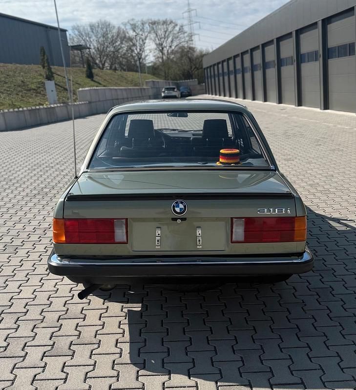Gebraucht BMW 318 105 PS (77 kW) 1987 Grün Limousine