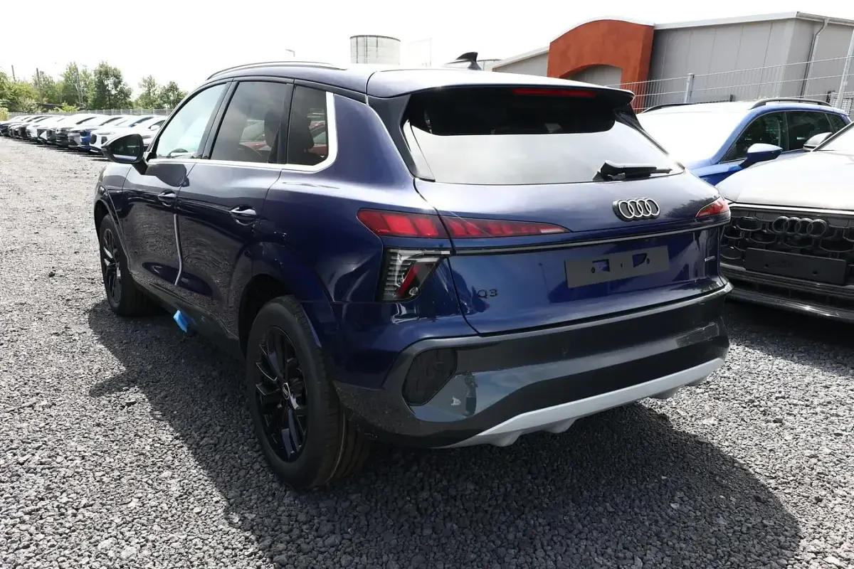Neu Audi Q3 Ambiente 204 PS (150 kW) 2026 Navarrablau metallic SUV