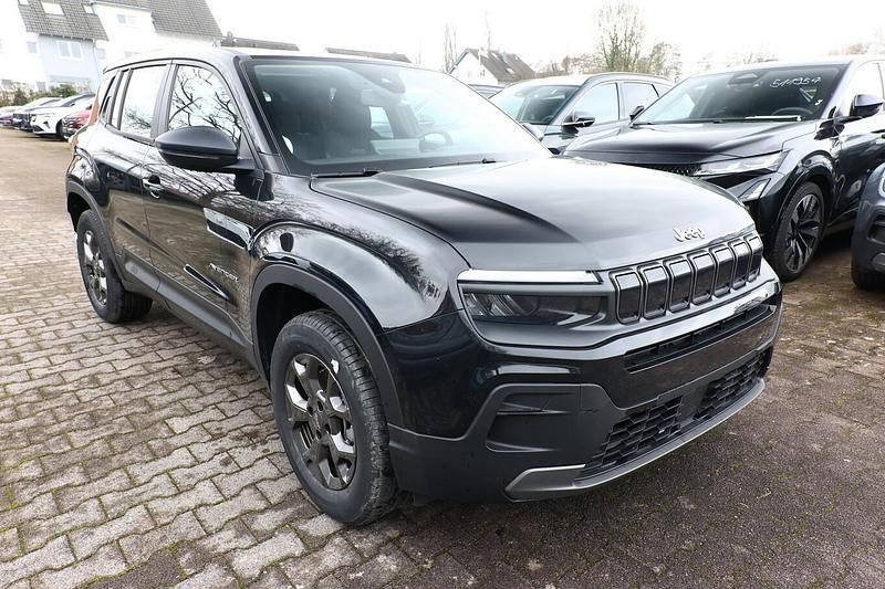Neu Jeep Avenger Longitude 110 PS (80 kW) 2025 Volcano black SUV