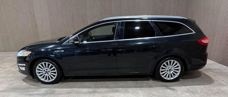 Gebraucht Ford Mondeo 163 PS (119 kW) 2014 Schwarz Limousine