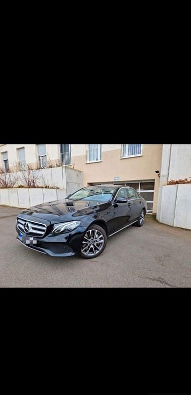 Gebraucht Mercedes E400 Avantgarde 333 PS (244 kW) 2017 Schwarz Limousine